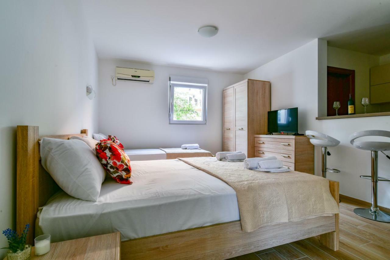 Apartmani Marina Kopitovic Petrovac Exterior foto